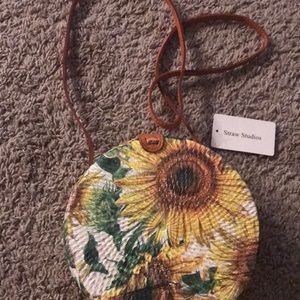 Straw purse with sunflower